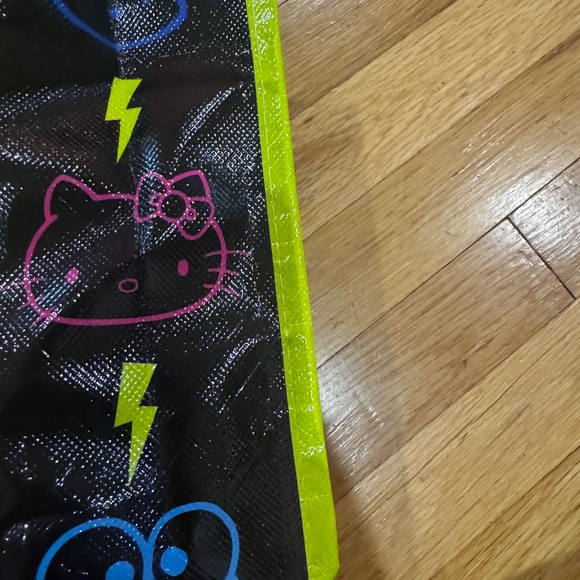 NEW HELLO KITTY X ZUMBA NOVELTY BAG - Picture 4 of 6